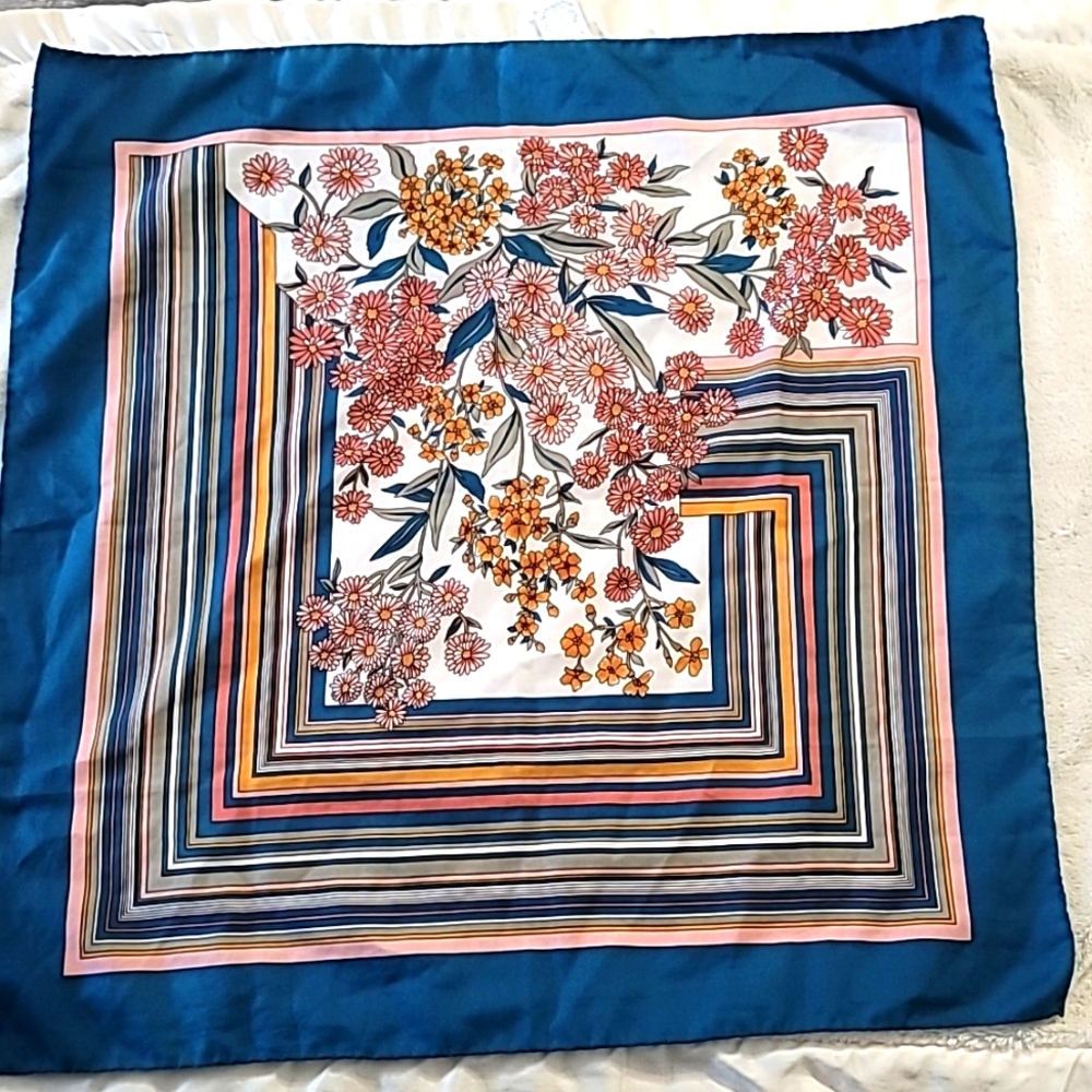 Beautiful Scarf - Picture 2 of 7